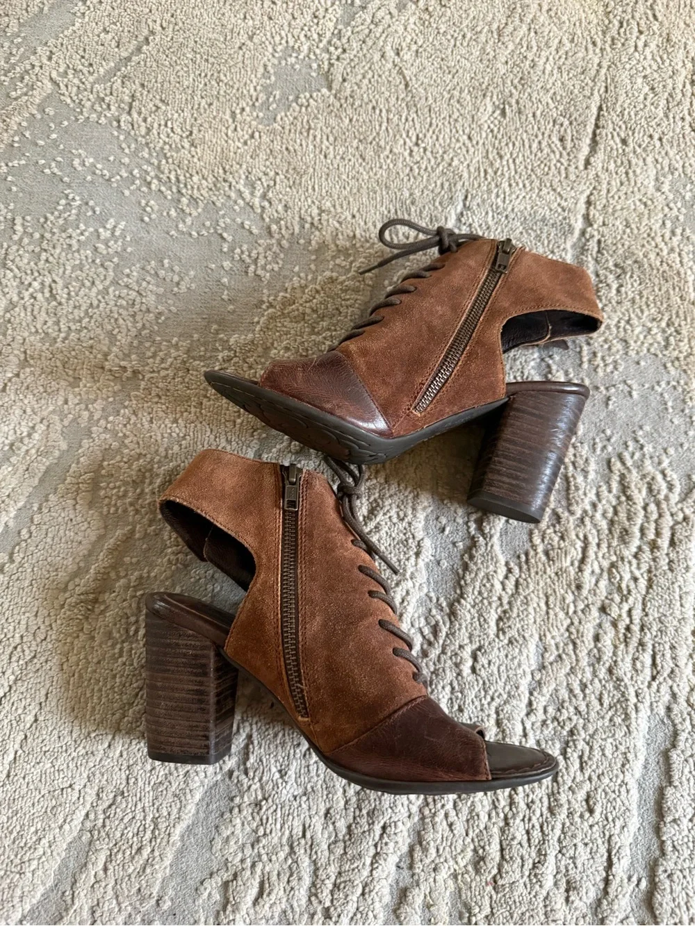 Born Blane brown leather and peep toe booties block heels lace up 6